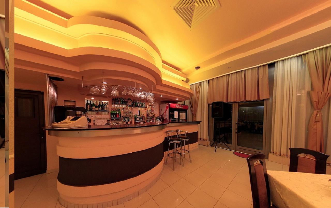 Hotel Duet Пітешть Екстер'єр фото